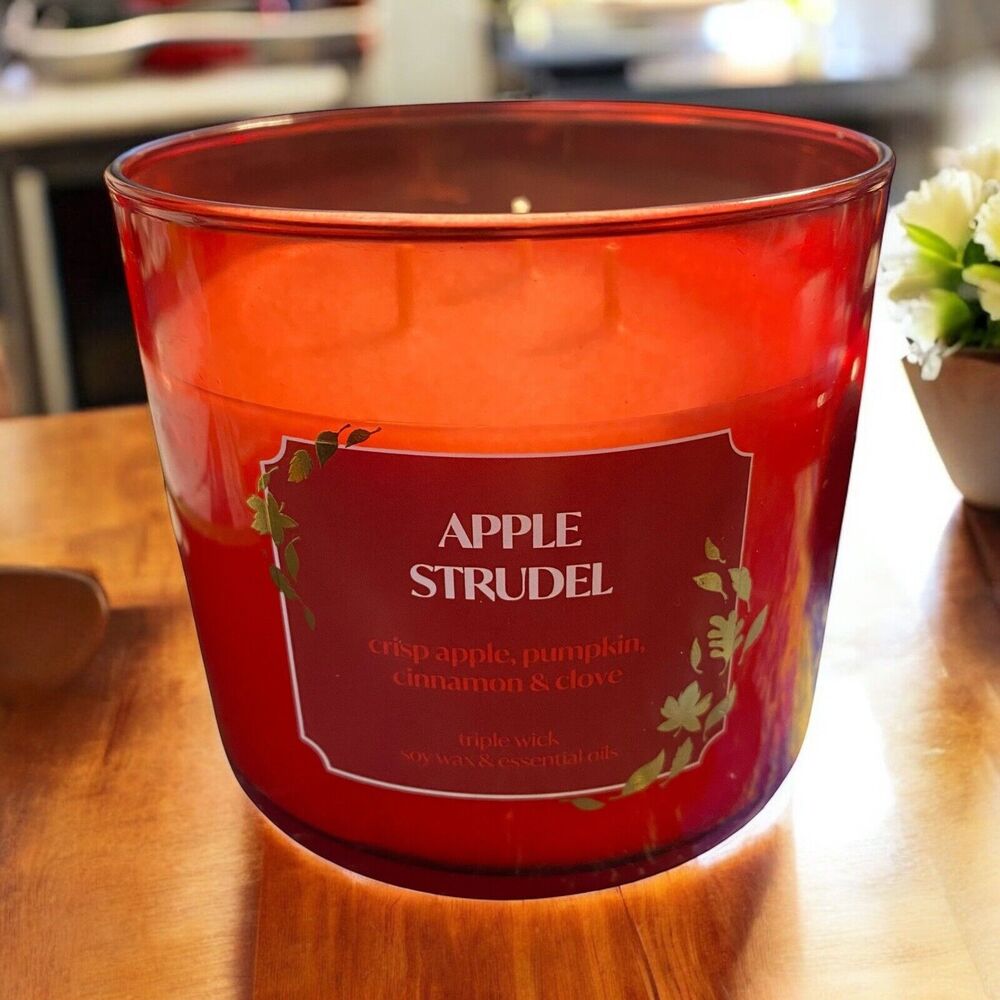 Distant Lands Apple Strudel 3-Wick 14 Oz. Wax Candle NEW